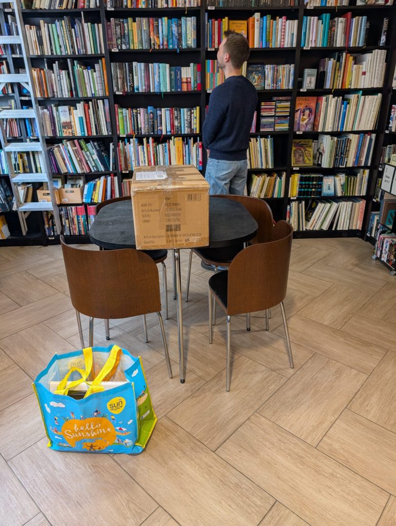 Buchspende Paket Tasche voller Bücher